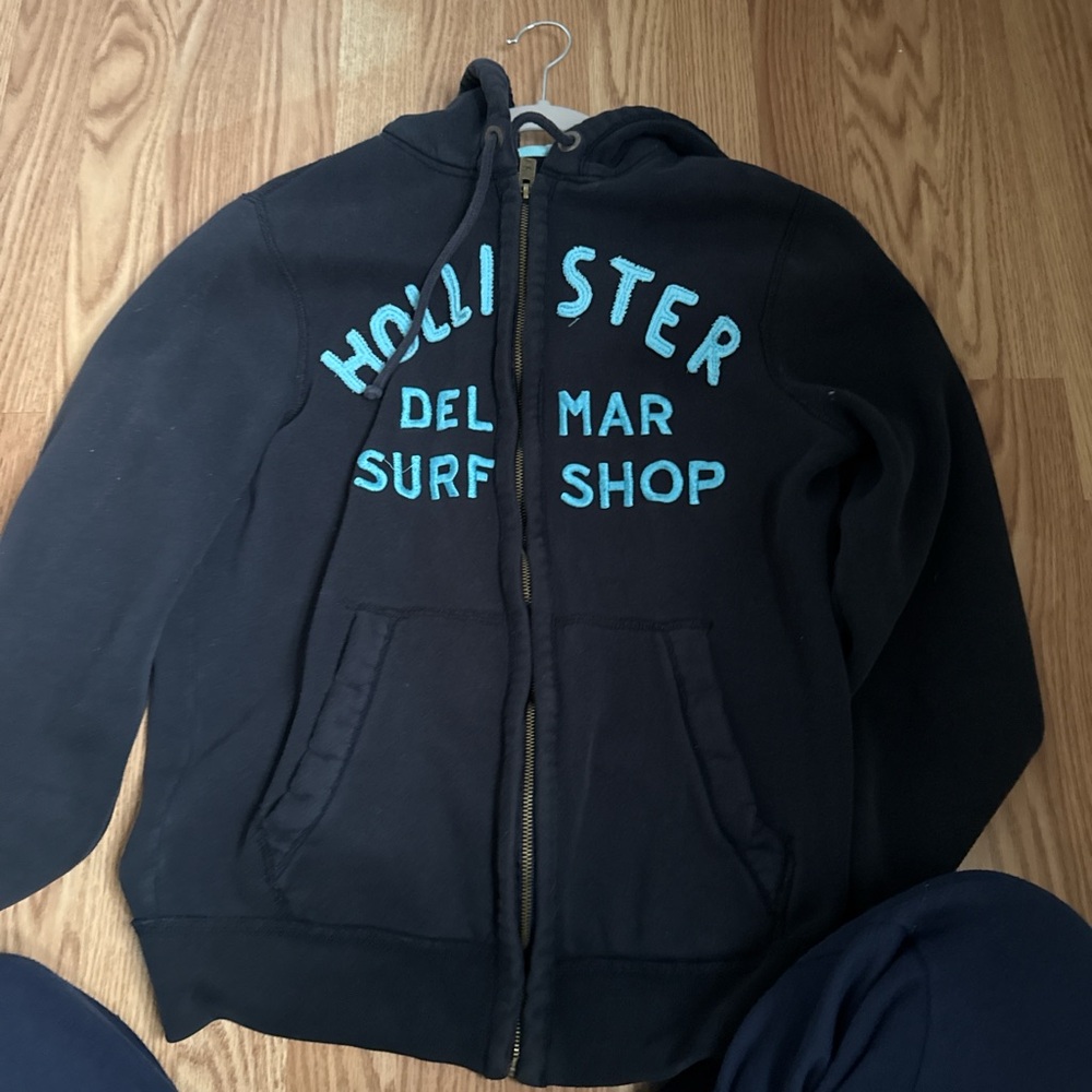 Hollister Black Hoodie with Teal/Seafoam Applique - Picture 3 of 4